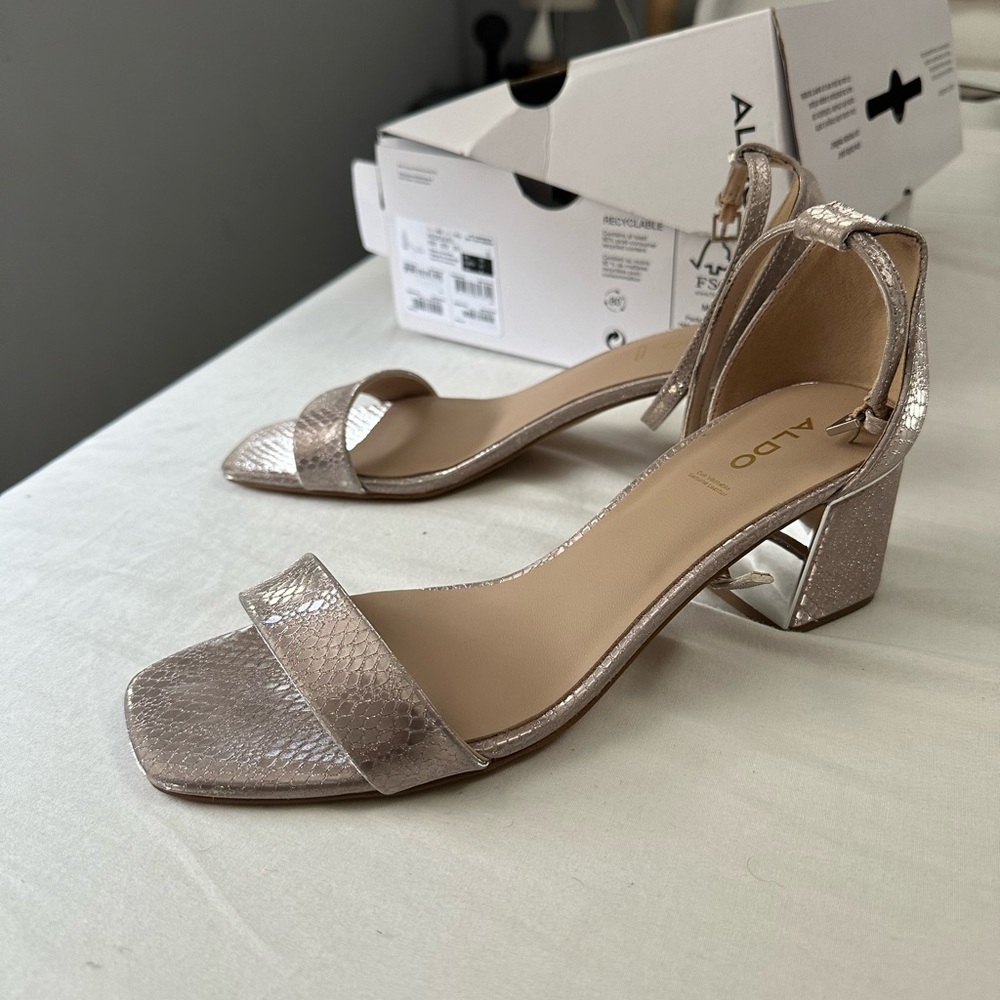 Aldo US 10 Kedeaviel Silver Faux Snakeskin Strappy Sandal Heel like new
